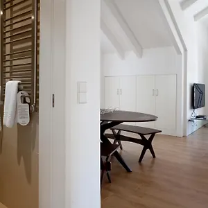 verificați disponibilitatea